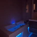 Апартаменты Loveroom Adults Only Jacuzzi Vieille Анси