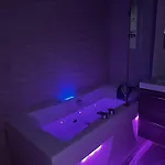 Апартаменты Loveroom Adults Only Jacuzzi Vieille Анси